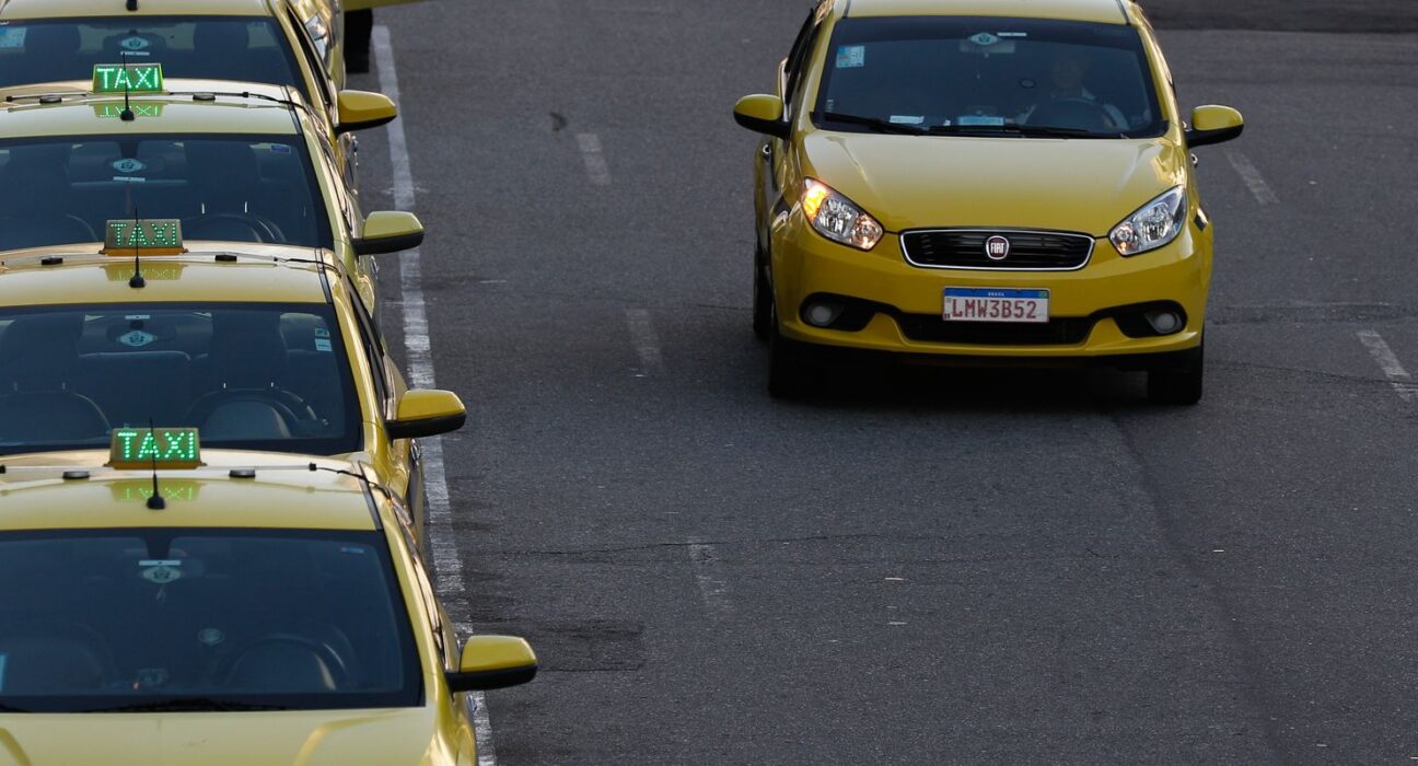 Governo publica MP que destina R$ 30 bi a taxistas e motoristas de app