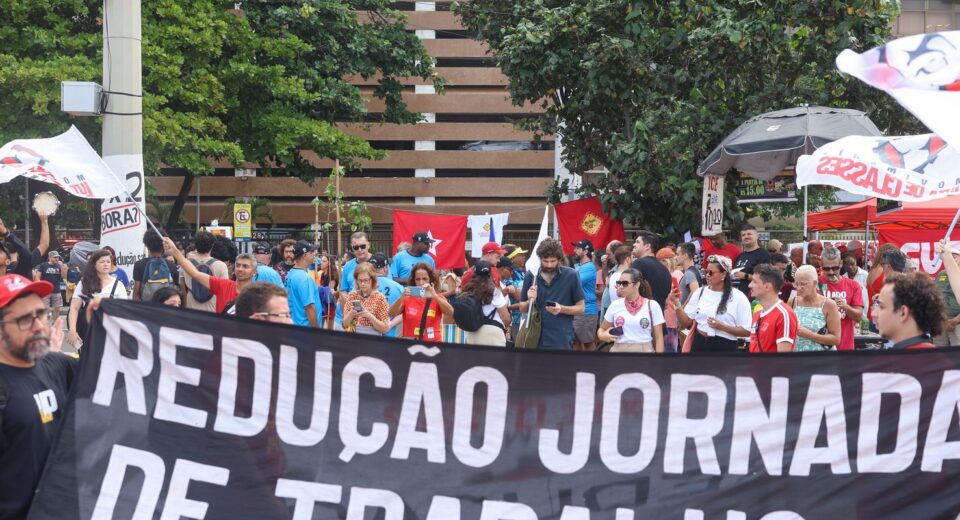 Caminhos da Reportagem debate impactos da escala 6x1 no Brasil