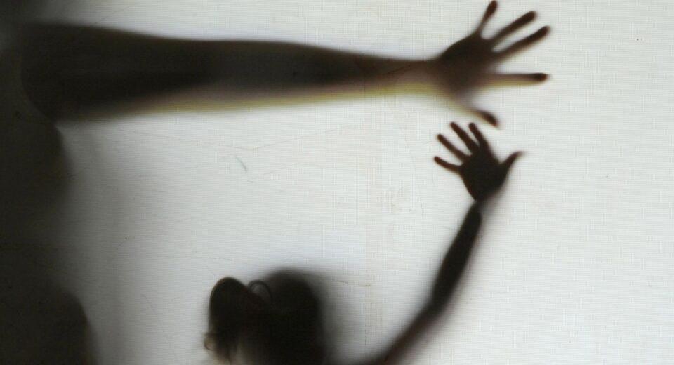 Violência sexual atinge 64 meninas por dia no país
