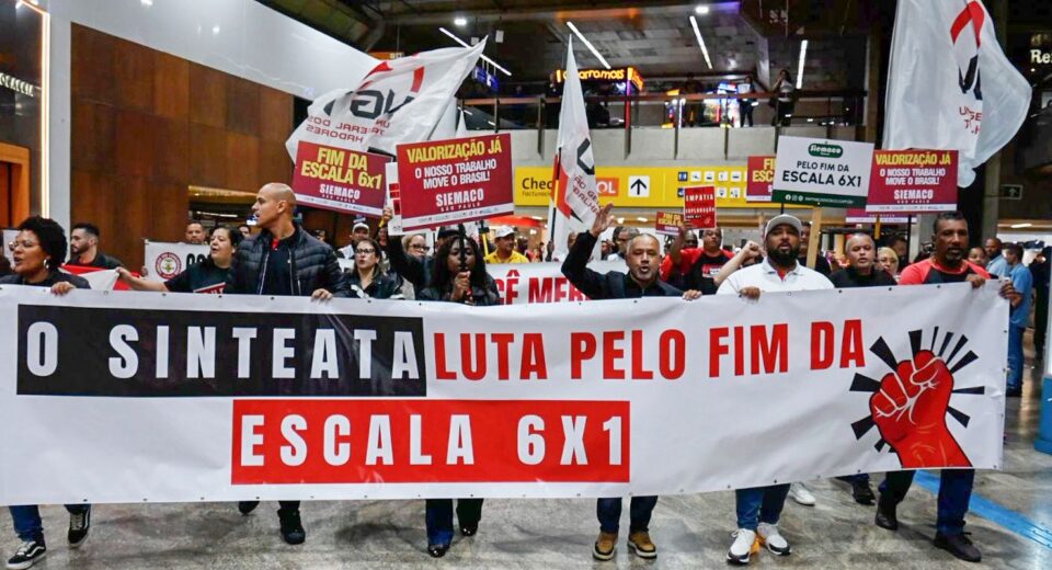 Manifestação no Aeroporto de Guarulhos pede fim da escala 6x1