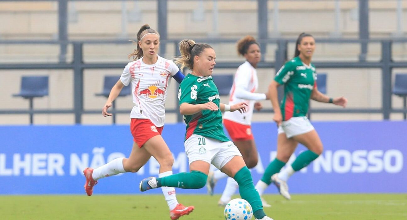 Palmeiras vence Bragantino e dorme na liderança do Brasileiro Feminino