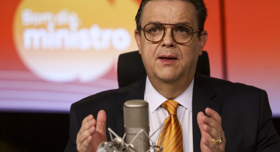Ministro teme emenda que reduz INSS para compensar fim da escala 6x1