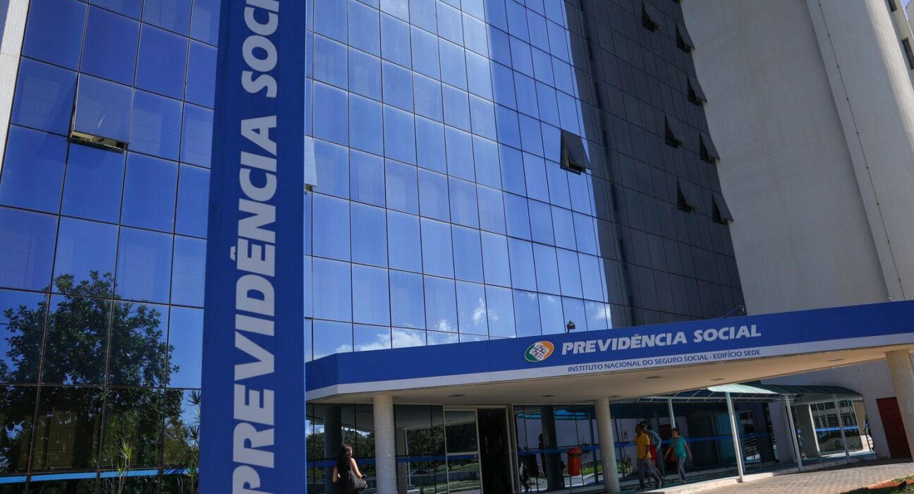 Fila do INSS cai ao menor nível em 21 meses, com 1,8 milhão de pedidos