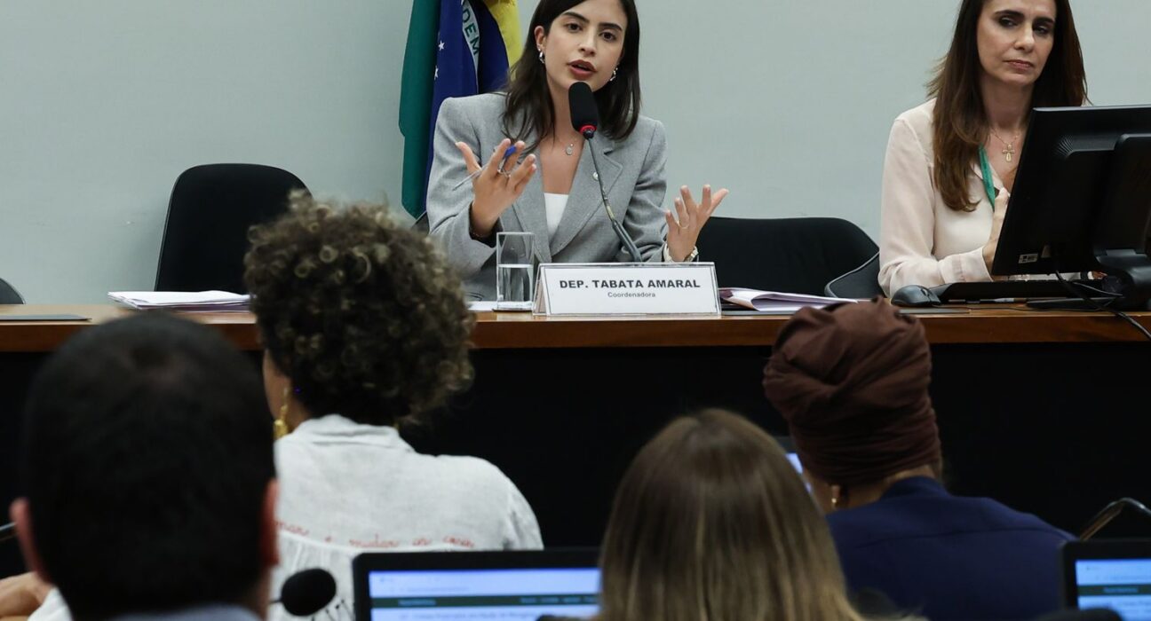 Proposta que criminaliza misoginia avança na Câmara dos Deputados