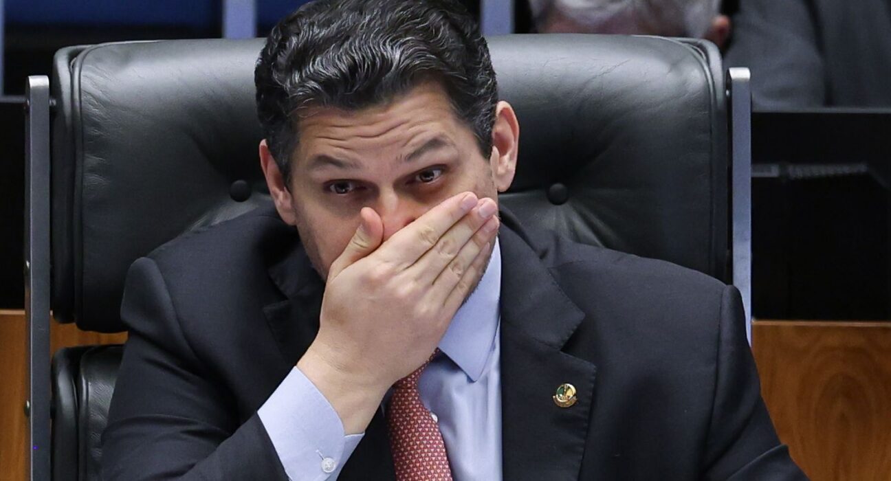 Alcolumbre mantém silêncio sobre 6x1 e oposição tenta preservar escala