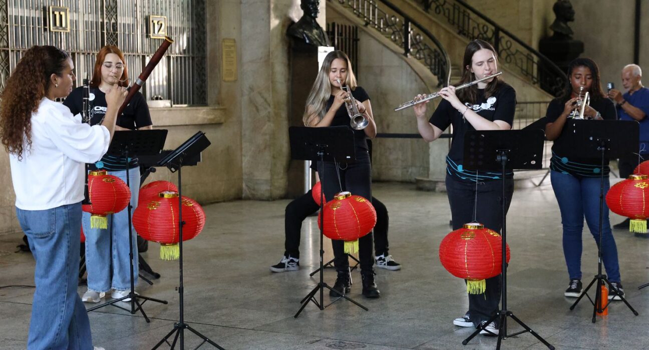 Orquestra juvenil feminina do Rio leva música brasileira para a China