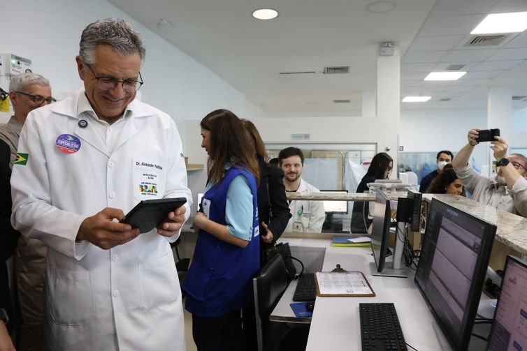 Rio de Janeiro (RJ), 27/06/2026 - O ministro da Saúde, Alexandre Padilha, inaugura a primeira Unidade de Terapia Intensiva - UTI Inteligente do país no Hospital Universitário Clementino Fraga Filho - HUCFF, na Cidade Universitária. Foto: Rovena Rosa/Agência Brasil