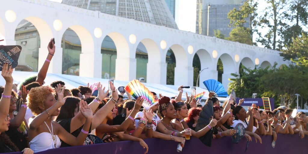 Parada LGBTQIA+ no Rio defende mais representantes no Legislativo