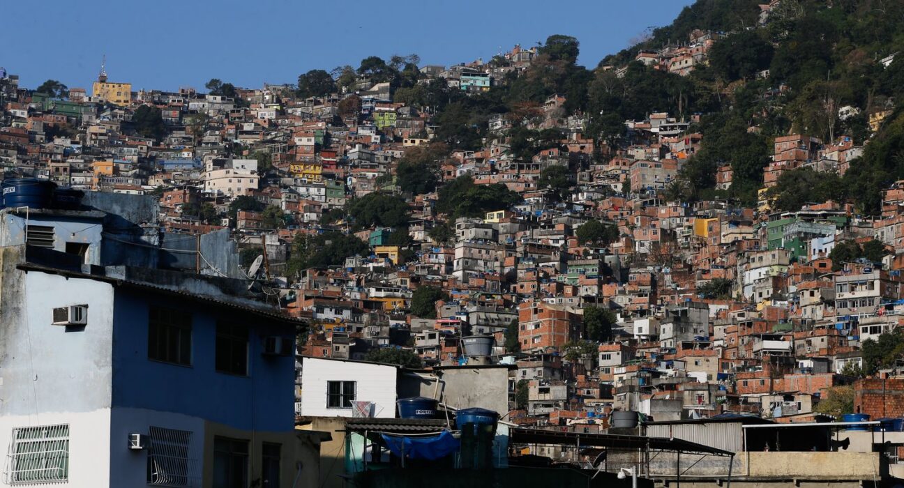 Projeto de turismo em favelas do Rio prepara rota especial para a Copa