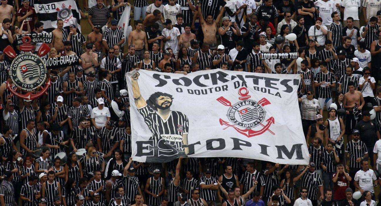 Sócrates, ídolo do Corinthians e da seleção, recebe honraria na Alesp