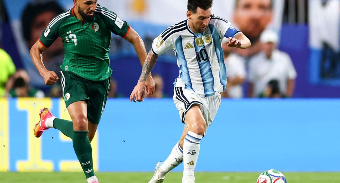 Messi vira maior artilheiro das copas e lidera Argentina em estreia