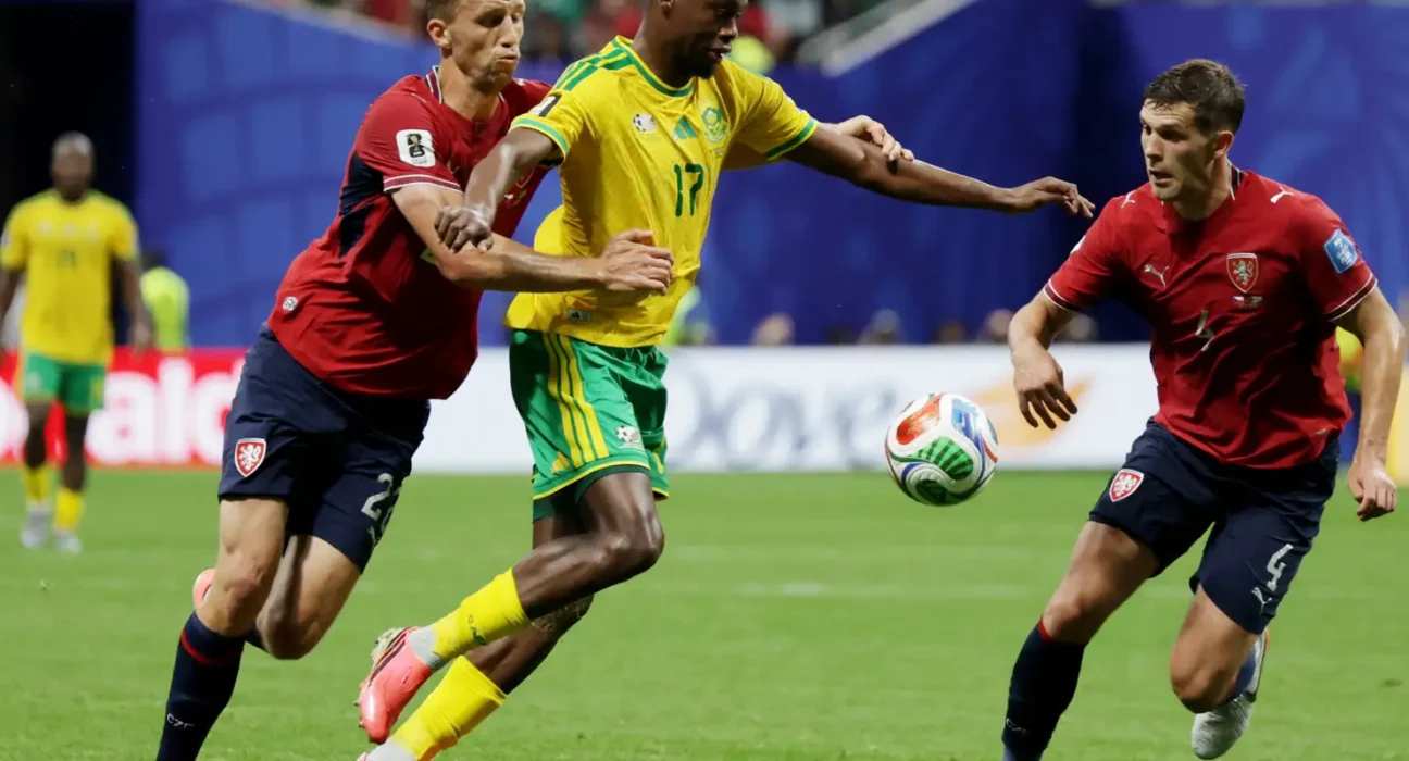 África do Sul sofre gol aos 6 min, reage e empata com República Tcheca