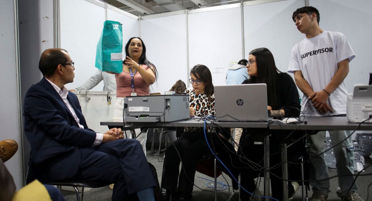 Presidente Petro denuncia fraude contra o voto na eleição da Colômbia