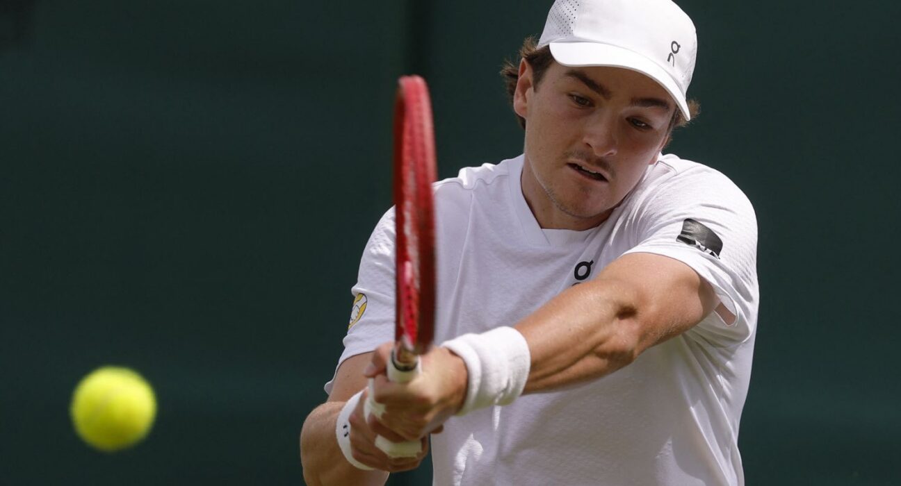João Fonseca estreia em Wimbledon com 3 a 0 sobre Bautista Agut