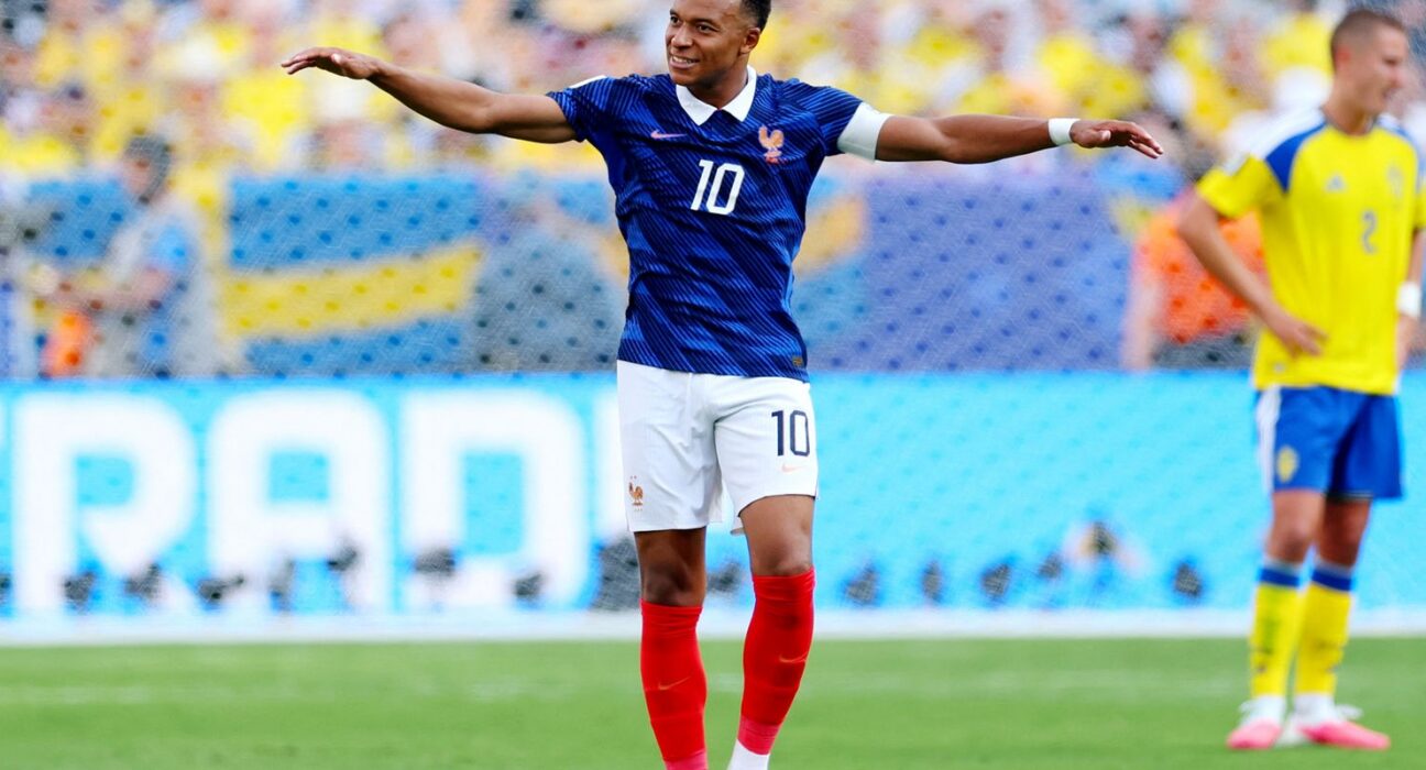 Com dois gols de Mbappé, França despacha Suécia e avança às oitavas