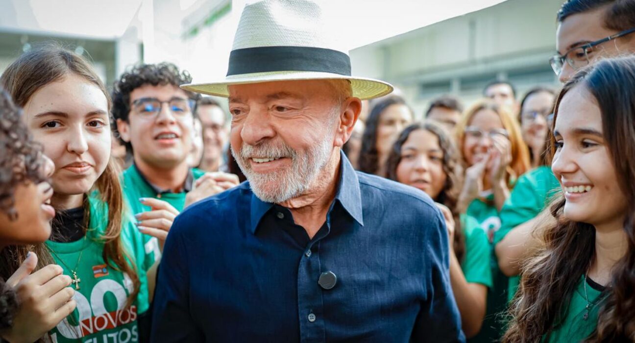 "Quem tinha que aumentar a taxa seríamos nós", diz Lula sobre EUA