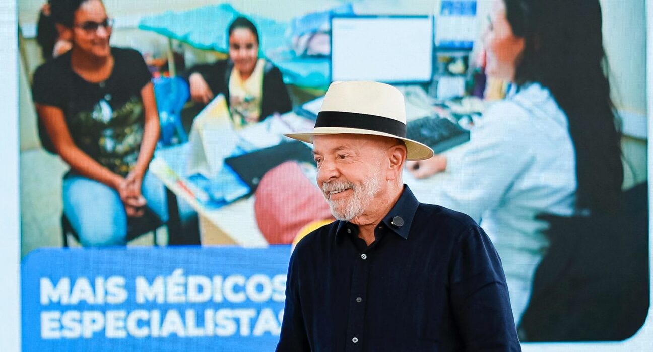 Lula responsabiliza clã Bolsonaro por ataque dos EUA ao Pix e taxação