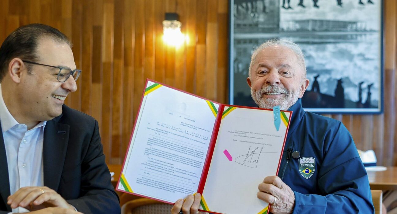 Lula sanciona lei que garante renovação automática da CNH