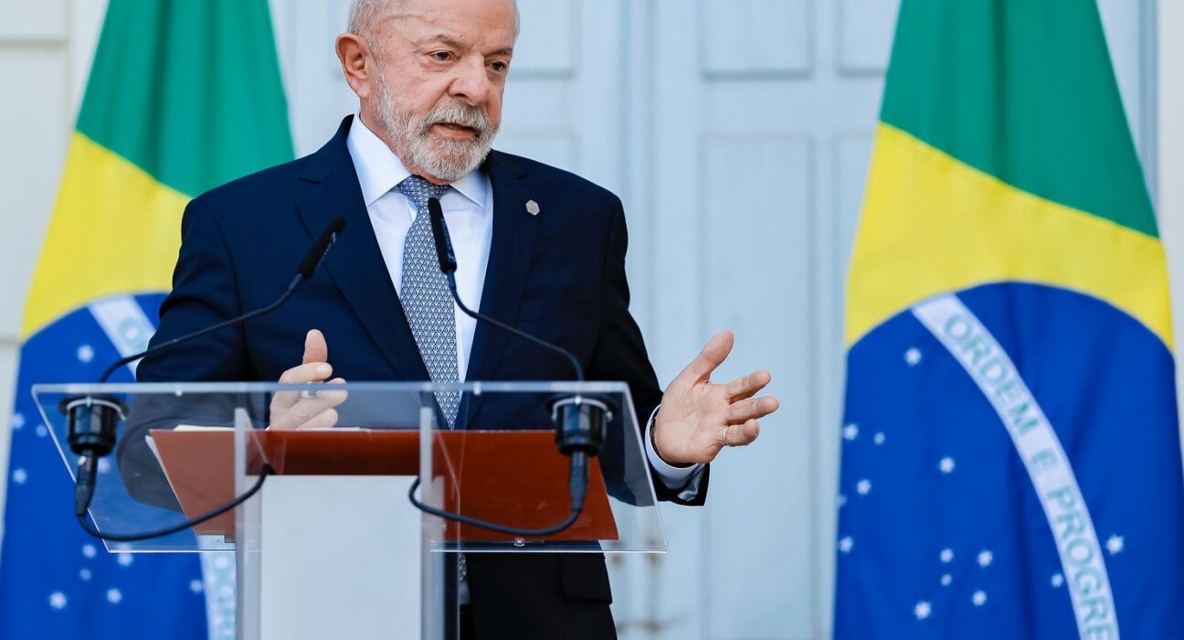 "Não se meta nas eleições no Brasil", diz Lula a Trump