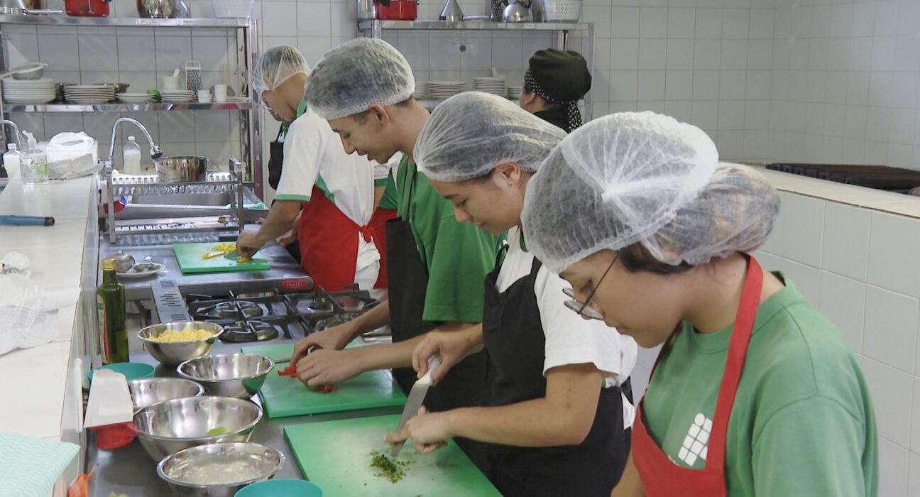 Desemprego até maio cai para 5,6%, o menor já registrado no período