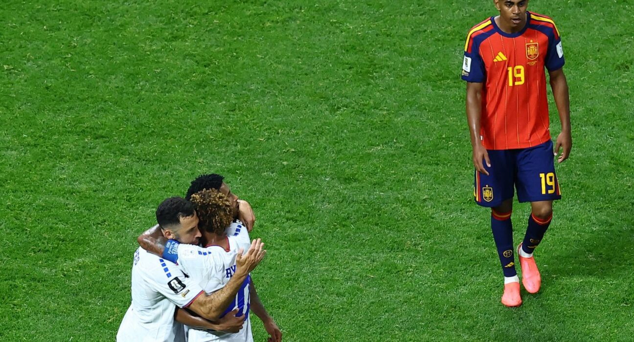Cabo Verde segura Espanha e estreia em Copas com empate histórico