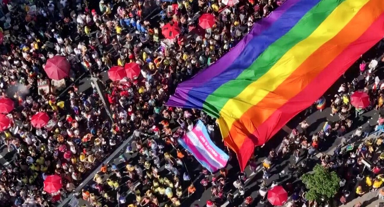 Caminhos da Reportagem aborda Pink money e o valor da diversidade
