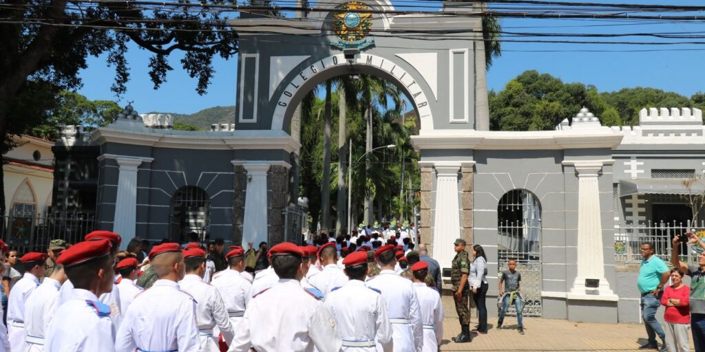 MPF pede que Colégio Militar do Rio suspenda concurso para professor