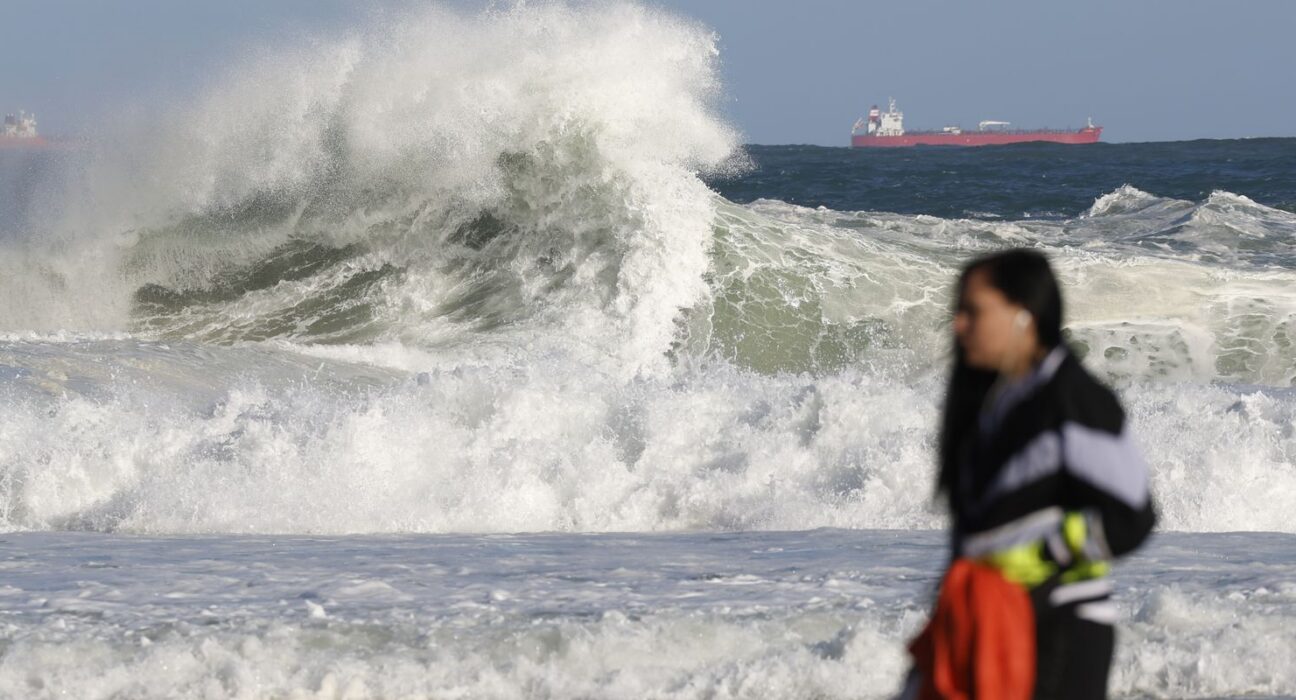 Rio entra em alerta para ressaca e ondas de até 2,5 metros