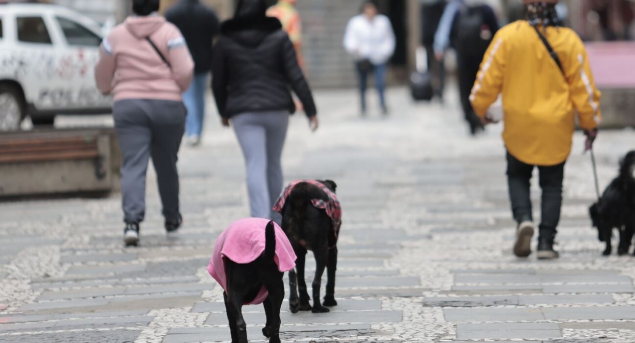 Semana começa com frente fria e chance de tempestade no Sul do País