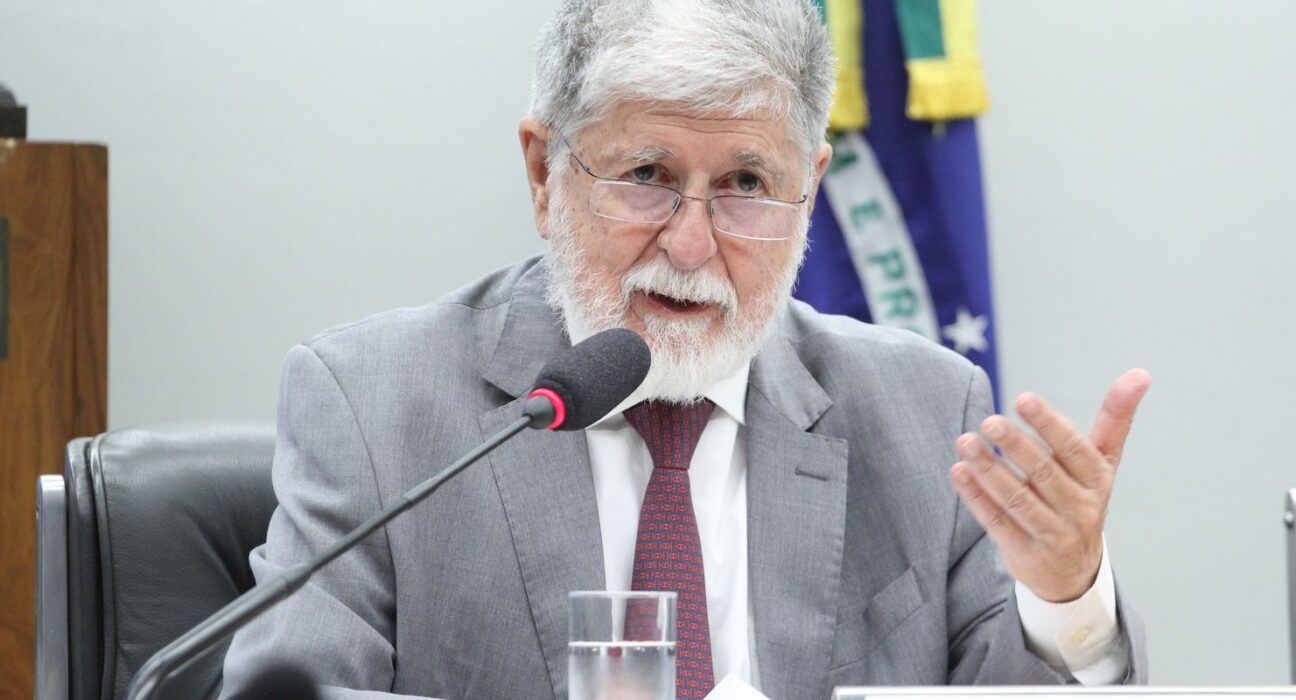 Celso Amorim: IA sob controle de poucas empresas piora desigualdades