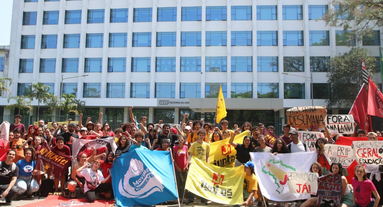 Estudantes encerram greve de quase dois meses na USP