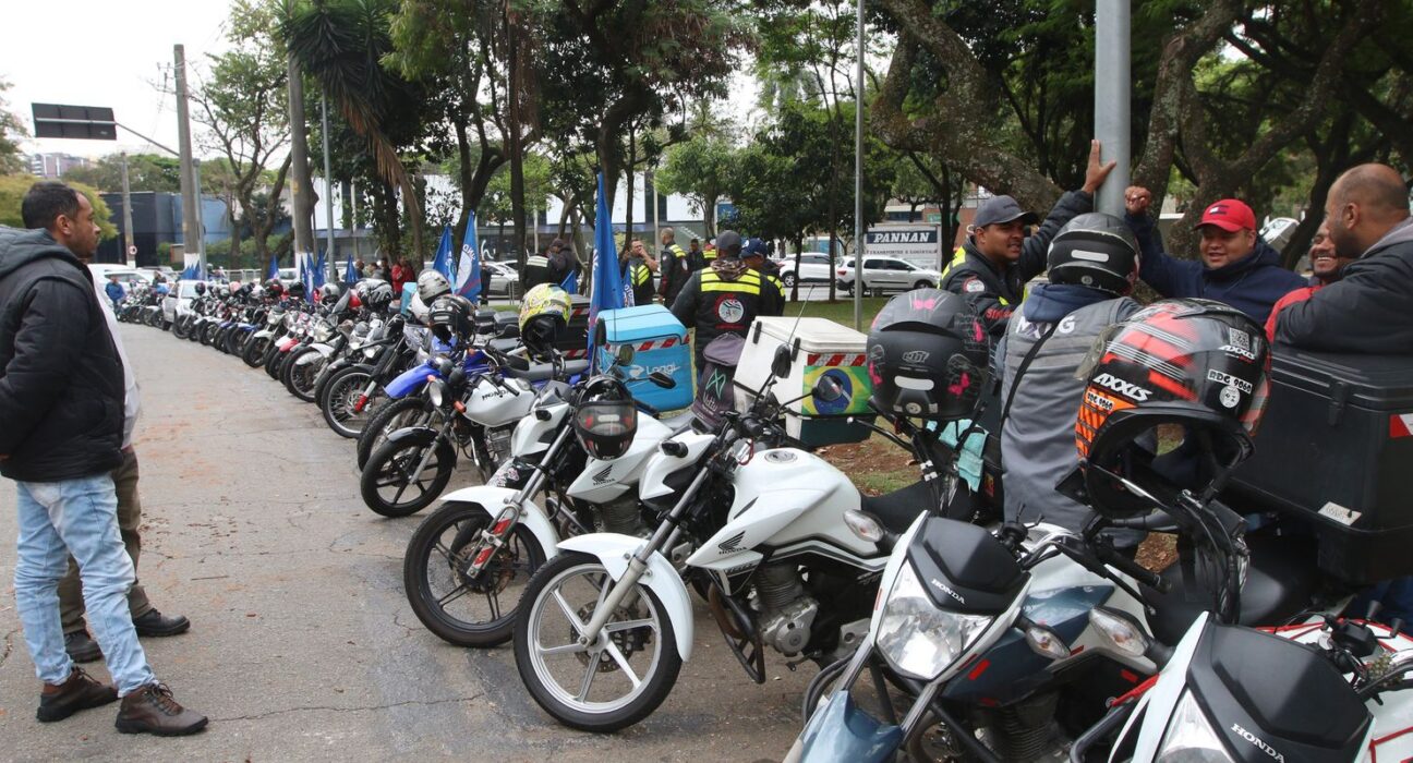 Governo prepara linha de crédito para motociclistas de aplicativos