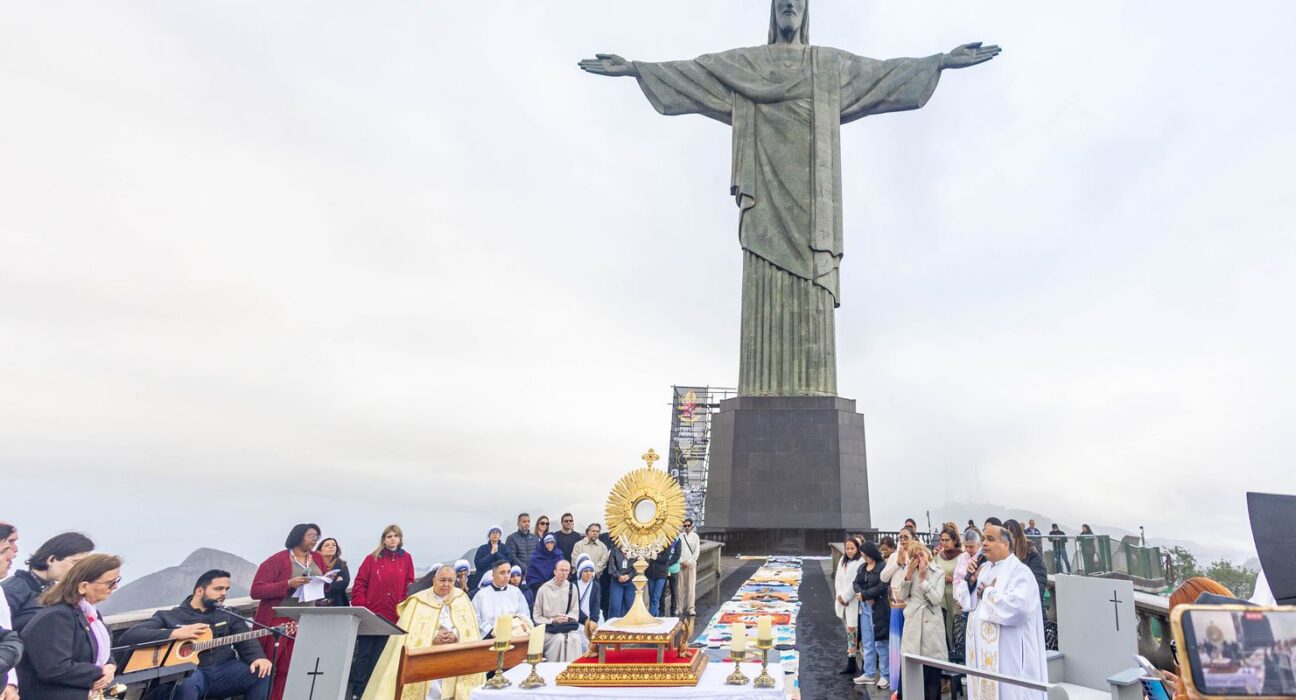 Cristo Redentor inova com tapete de patchwork no Corpus Christi