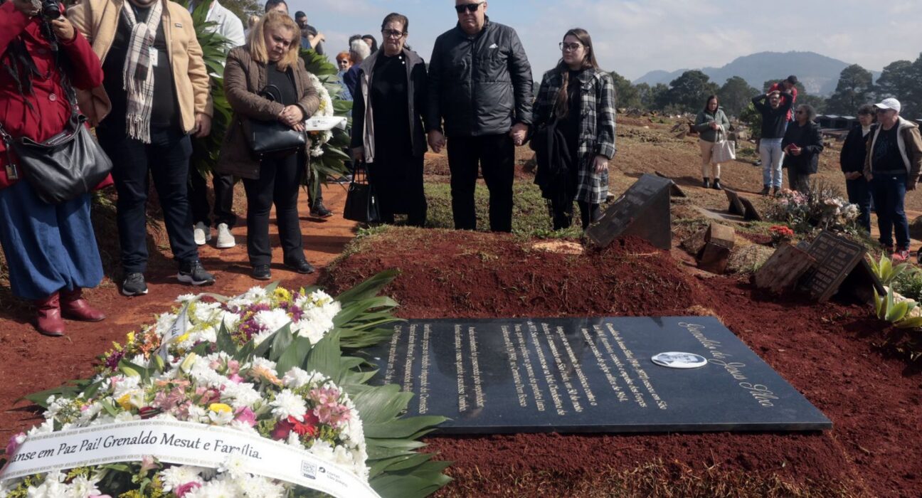 Restos mortais de Grenaldo Silva, morto pela ditadura, são sepultados