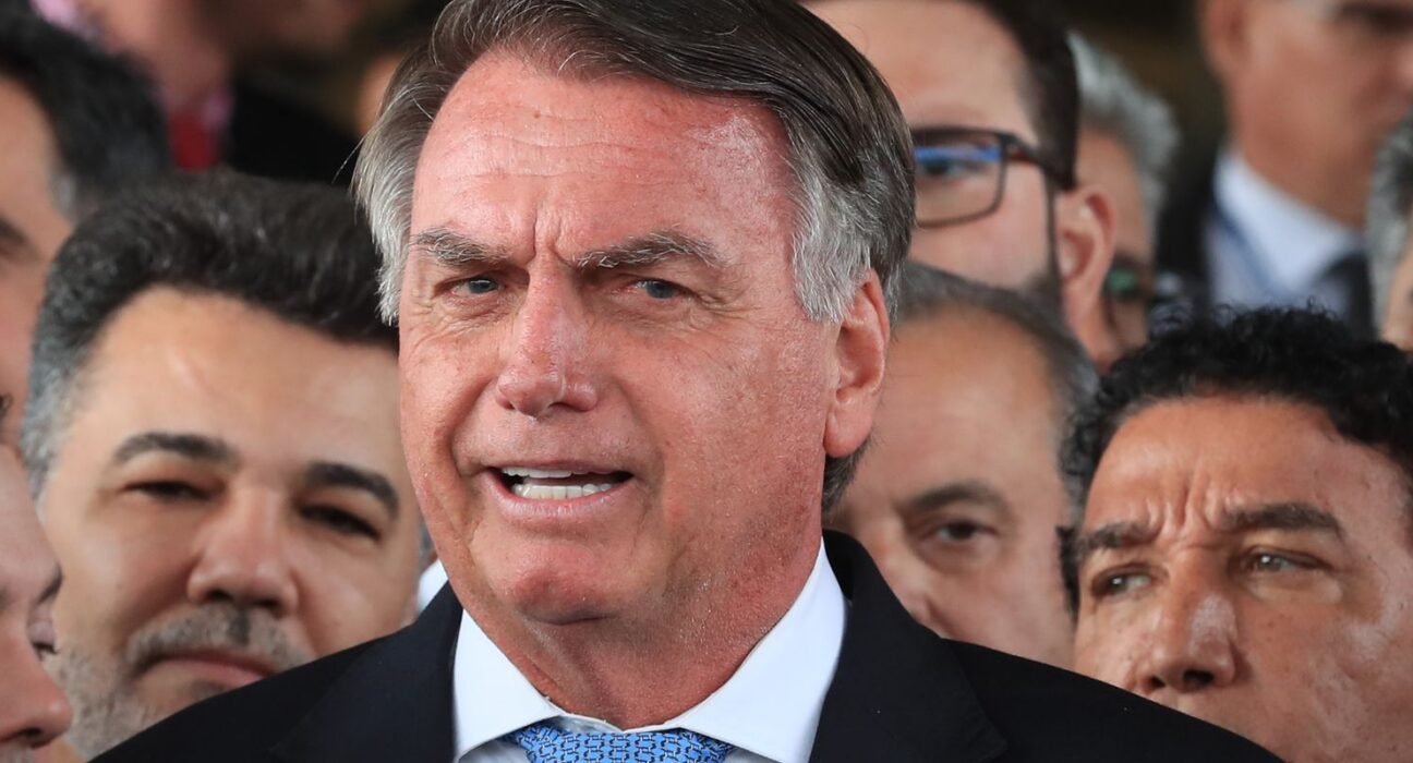 Moraes autoriza defesa de Bolsonaro a acompanhar depoimento sobre arma