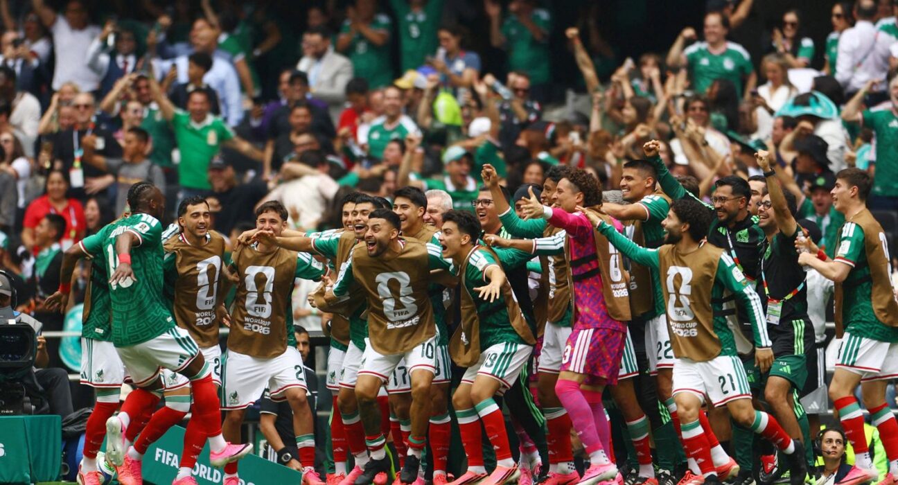 México abre Copa vencendo África do Sul em duelo com três expulsões