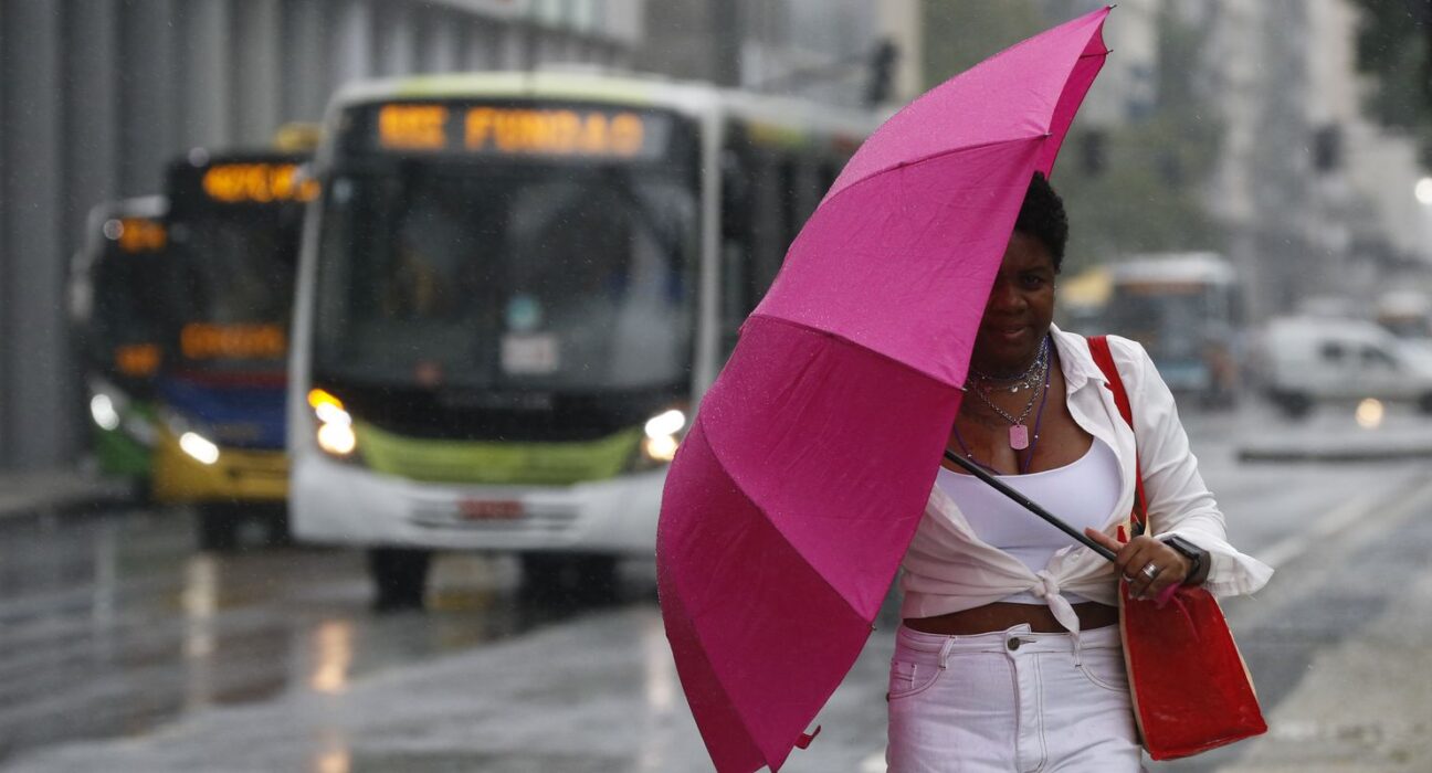 Chuva no RJ cancela show em transmissão gratuita de jogo do Brasil