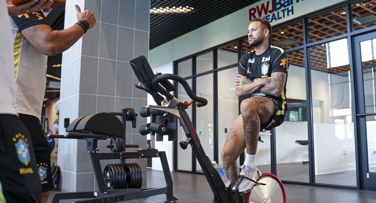 Copa do Mundo: exames de Neymar apontam 'boa evolução' , afirma CBF
