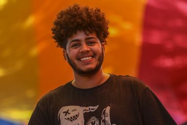 Brasília (DF), 28/06/2026 - Daymon Luis, durante entrevista para a Agência Brasil, em evento do Dia do orgulho LGBT+ no Eixão do Lazer. Foto: Marcelo Camargo/Agência Brasil