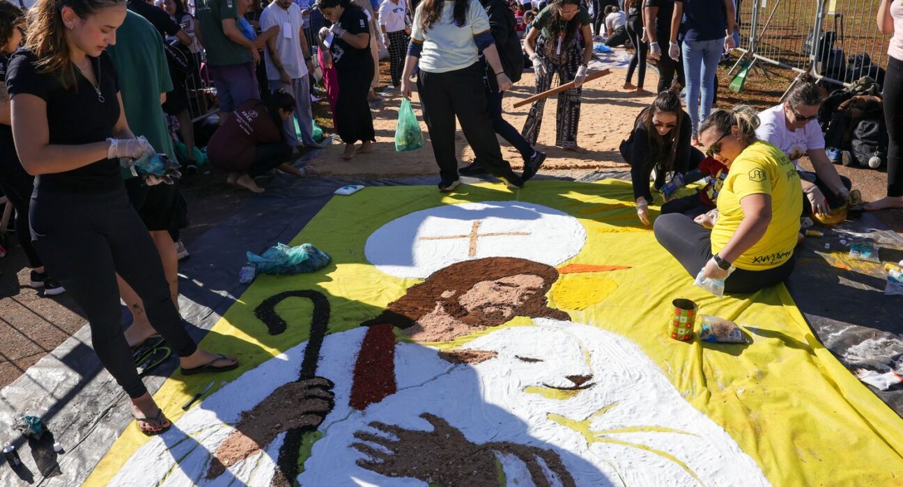 Jovens no DF se unem por tapetes de Corpus Christi e “jejum” de telas