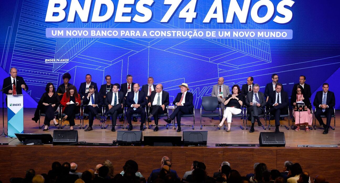 Confiança dos técnicos impulsiona bons resultados do BNDES, diz Lula