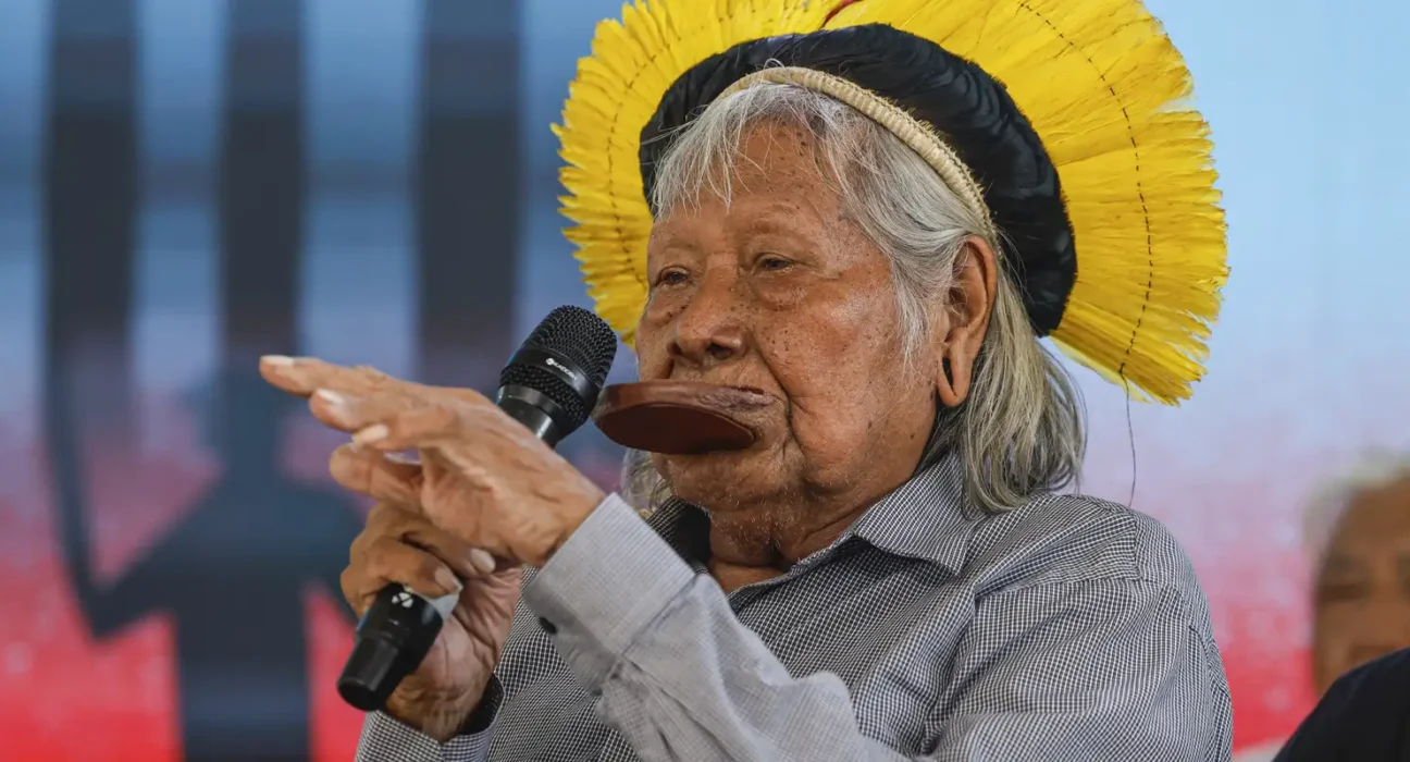 Cacique Raoni volta a ser internado em estado grave no Mato Grosso