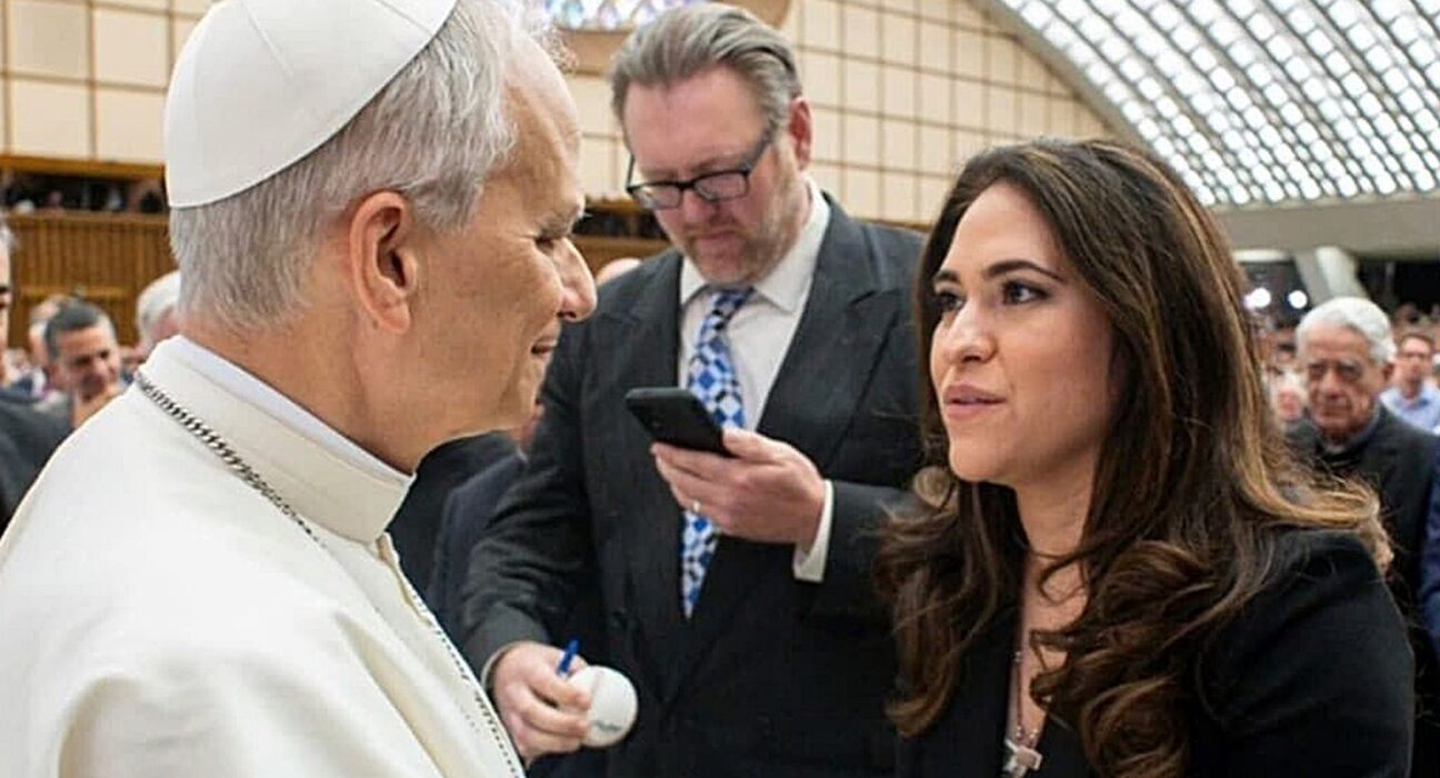 Papa nomeia primeira mulher para liderar comunicações do Vaticano
