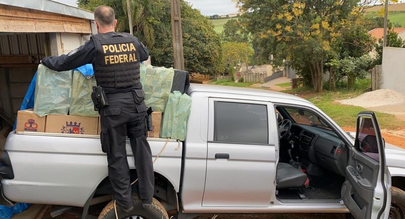Comércio ilegal de cigarros eletrônicos e convencionais é alvo da PF