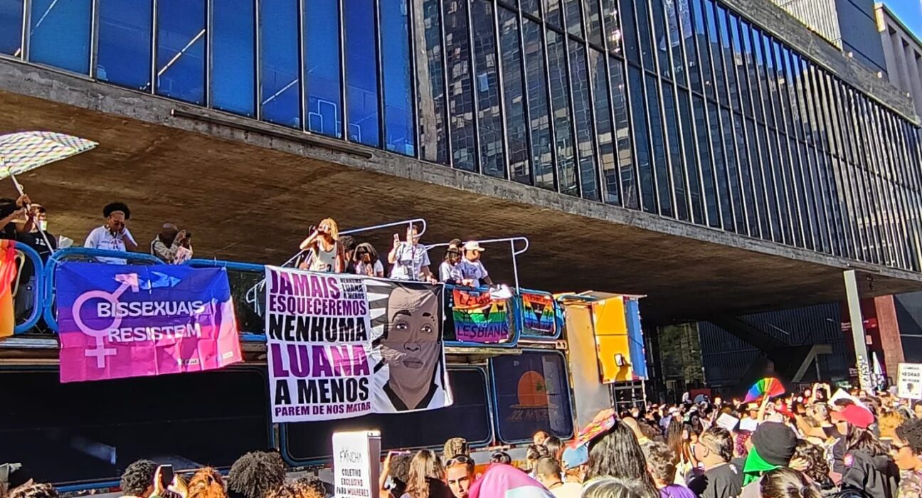 Mulheres lésbicas e bissexuais fazem caminhada em SP contra violência
