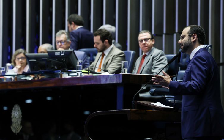 Brasília – DF – 01/07/2026 - Sessão semipresencial para debater os impactos sociais, econômicos e produtivos da proposta de emenda à Constituição que trata da redução da jornada de trabalho e do fim da chamada escala 6x1 no Brasil. Foto: Lula Marques/ Agência Brasil
