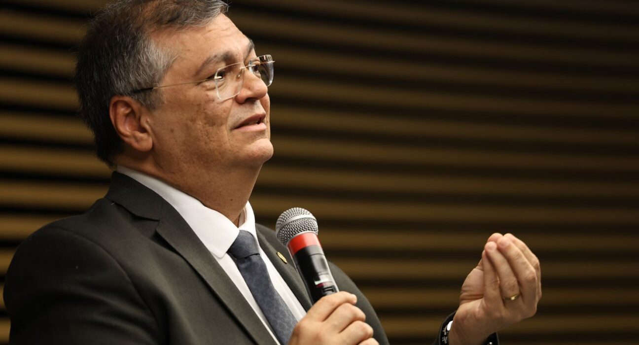 Dino envia à PF explicações de partidos sobre gestão de emendas
