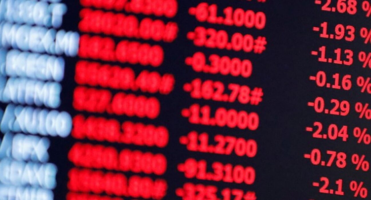 Bolsa sobe quase 3% e fecha no maior nível desde maio