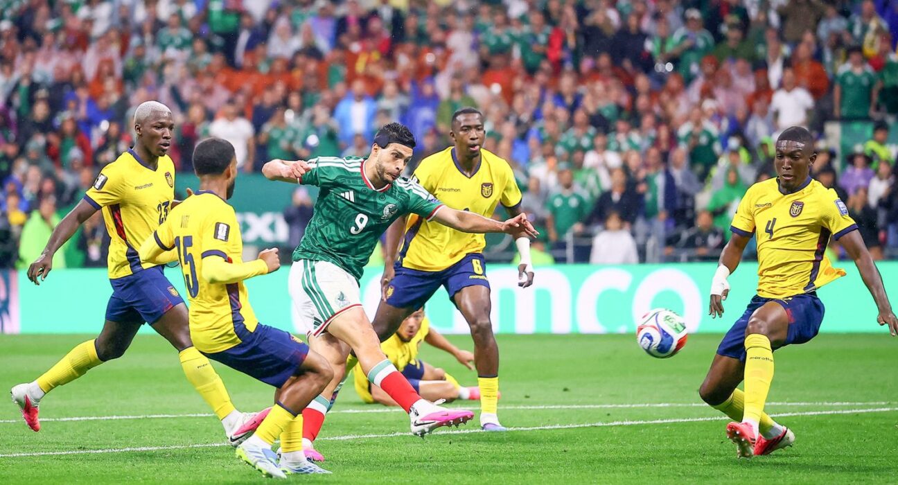 México bate Equador e avança às oitavas de final da Copa