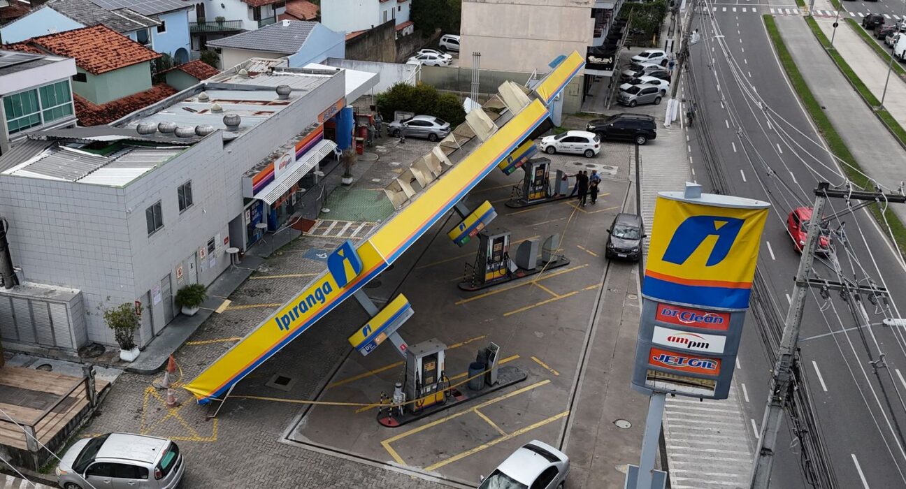 Polícia investiga morte de três eletrocutados após ventania no Rio